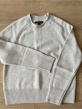 Banana Republic Women’s Light Gray Crewneck Sweater